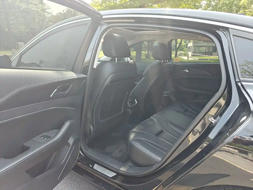 Hongqi Hongqi H5 — миниатюра 4