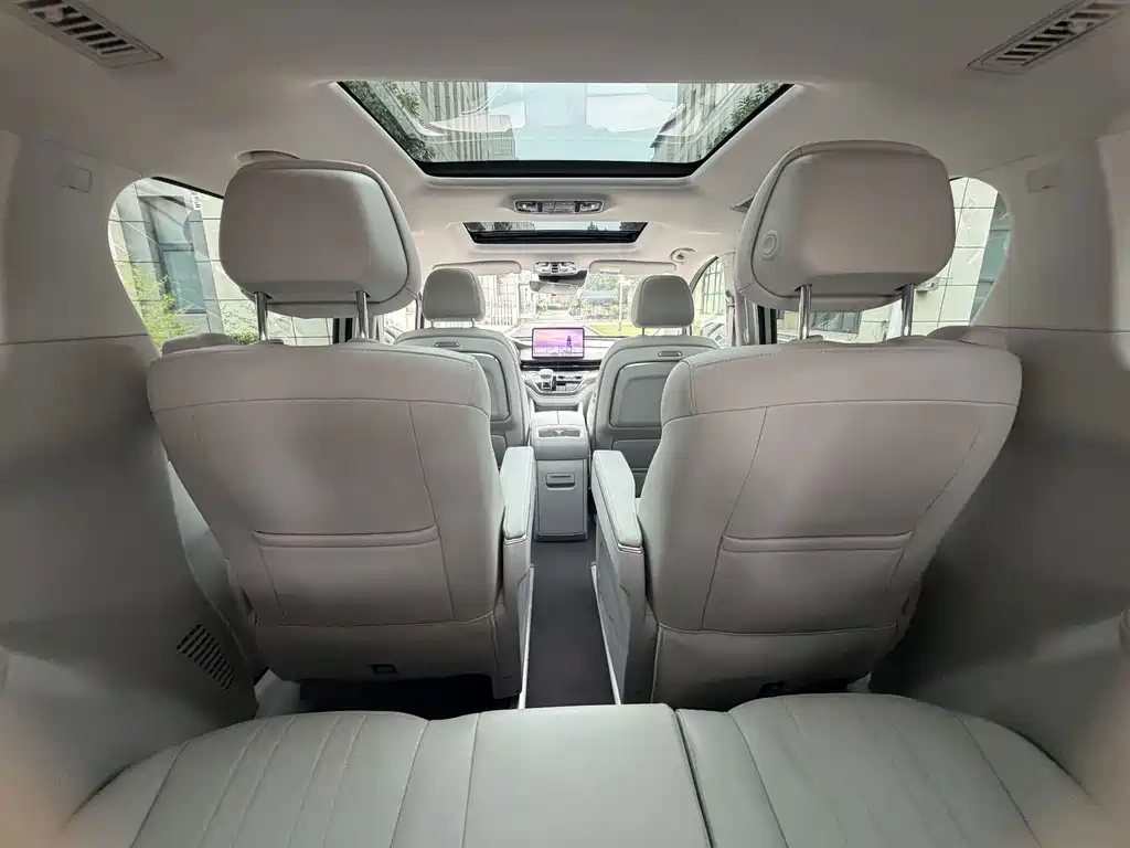 Roewe iMAX8 New Energy — миниатюра 10