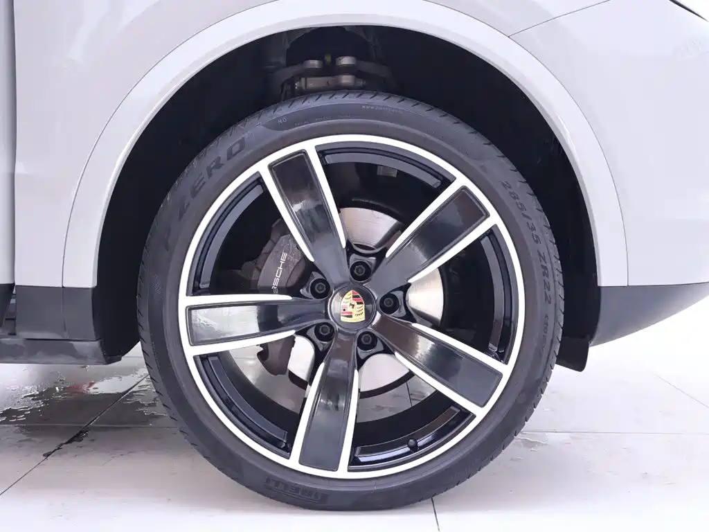Porsche Cayenne — миниатюра 6