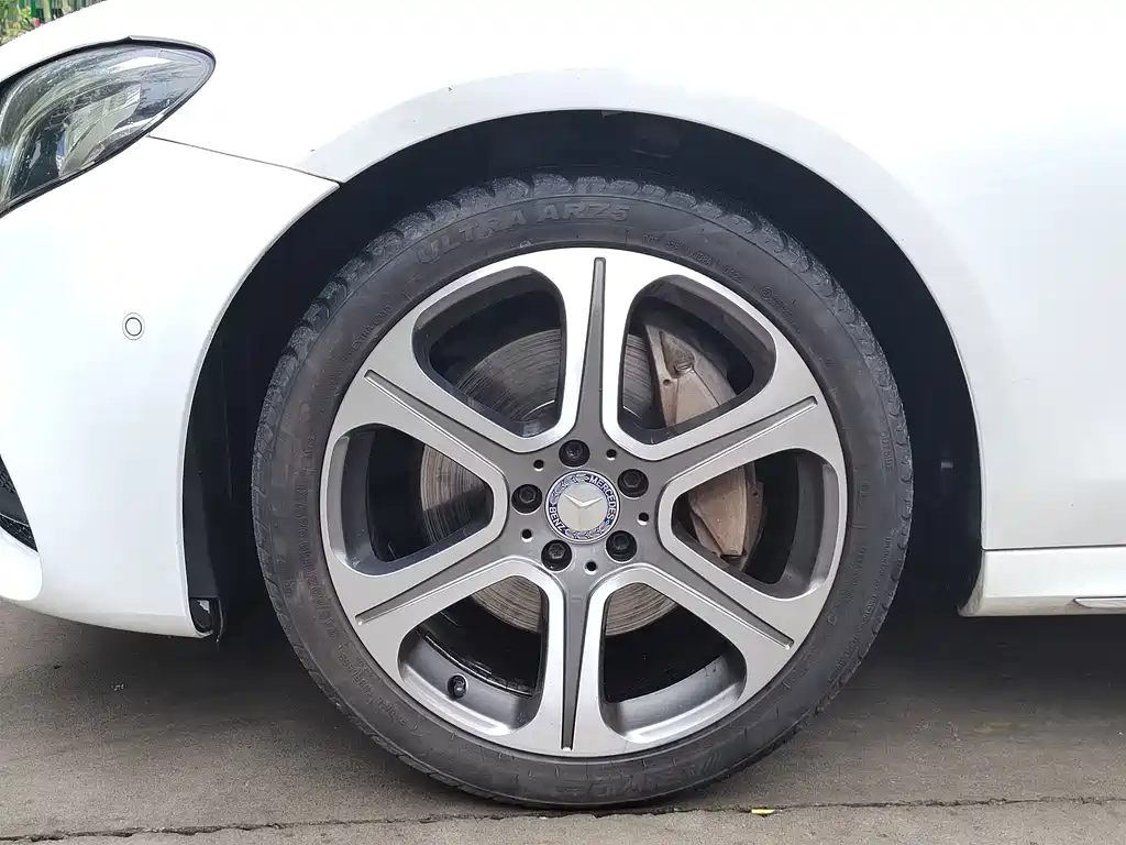 Mercedes-Benz E-Class — миниатюра 12