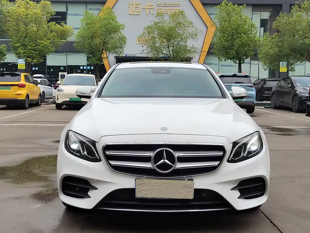 Mercedes-Benz E-Class — миниатюра 2