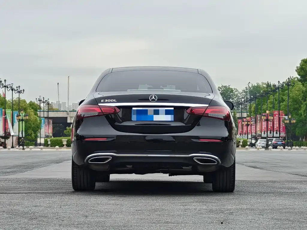 Mercedes-Benz E-Class — миниатюра 5