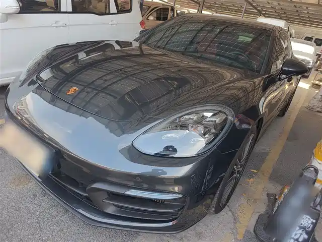 PORSCHE PANAMERA