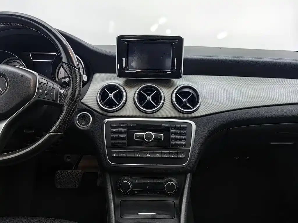 Mercedes-Benz GLA — миниатюра 12