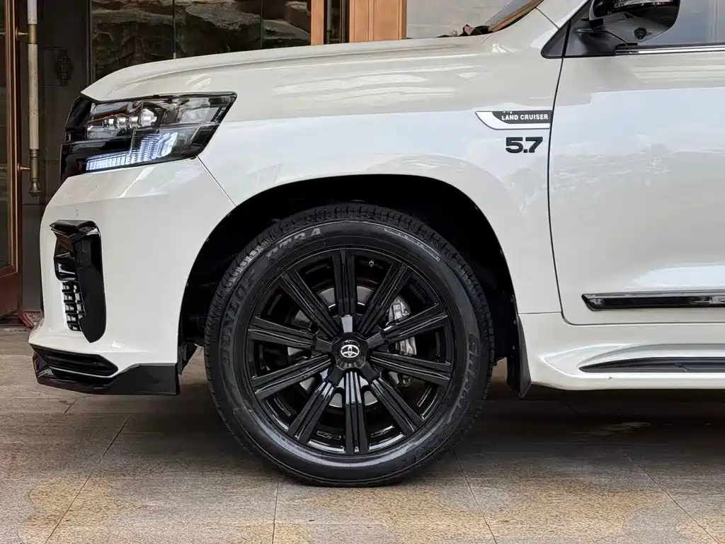 Toyota Land Cruiser 2018 5.7L GX-R