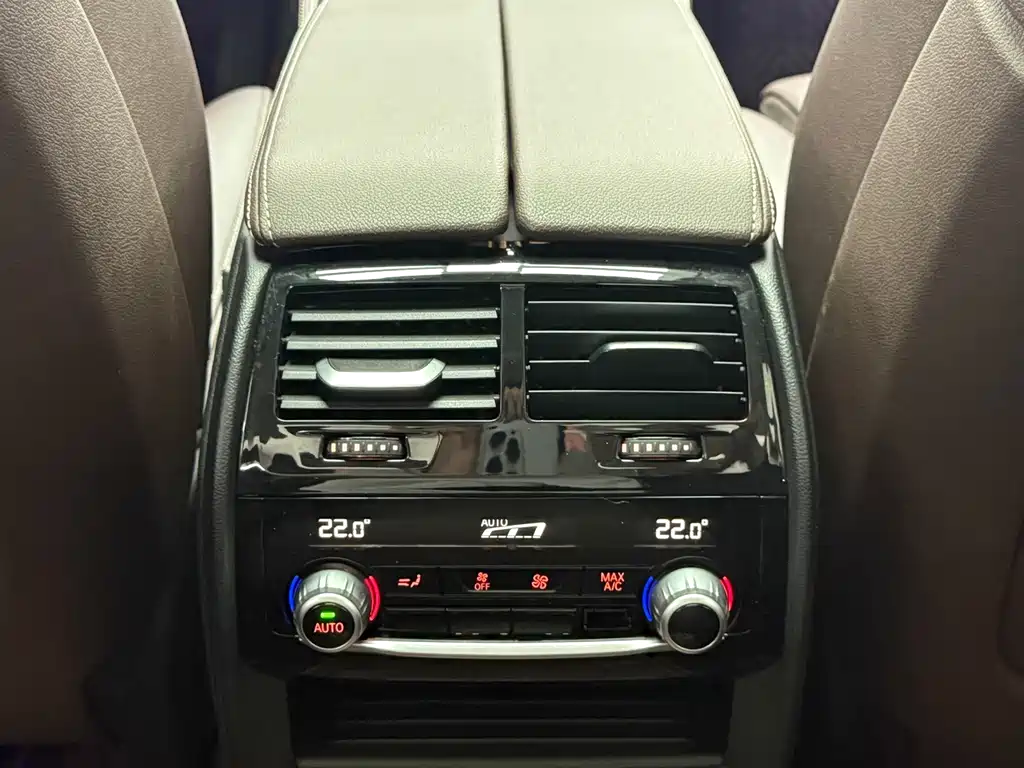 BMW 5 Series — миниатюра 15