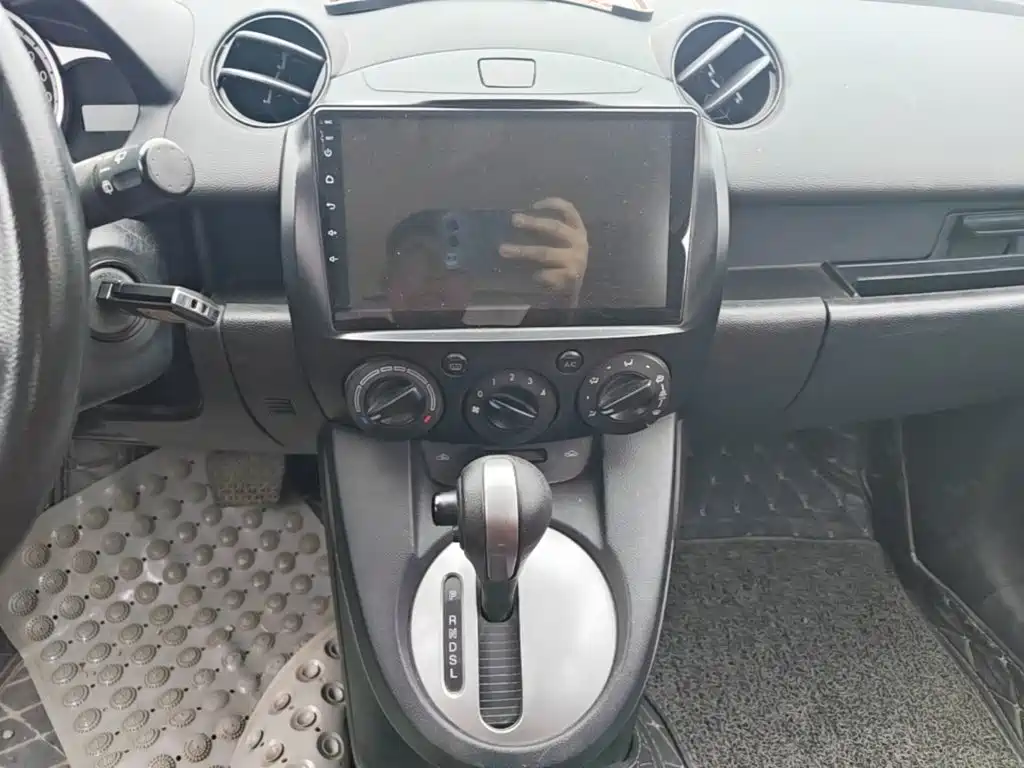 Mazda 2 — миниатюра 13