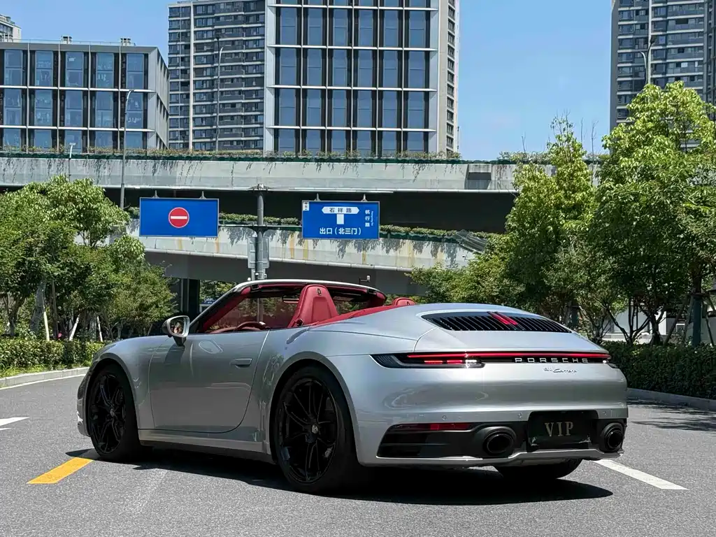 Porsche 911 2023 Carrera Cabriolet 3.0T