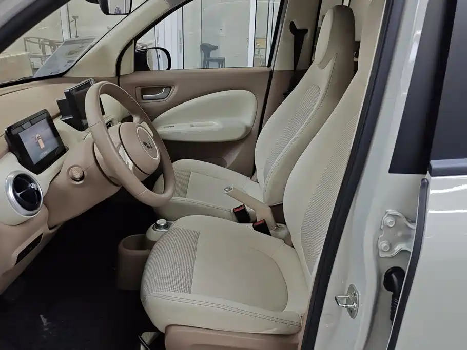 Wuling MINIEV — миниатюра 9