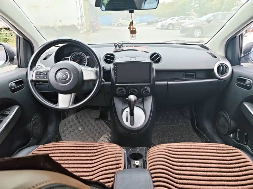 Mazda 2 — миниатюра 10