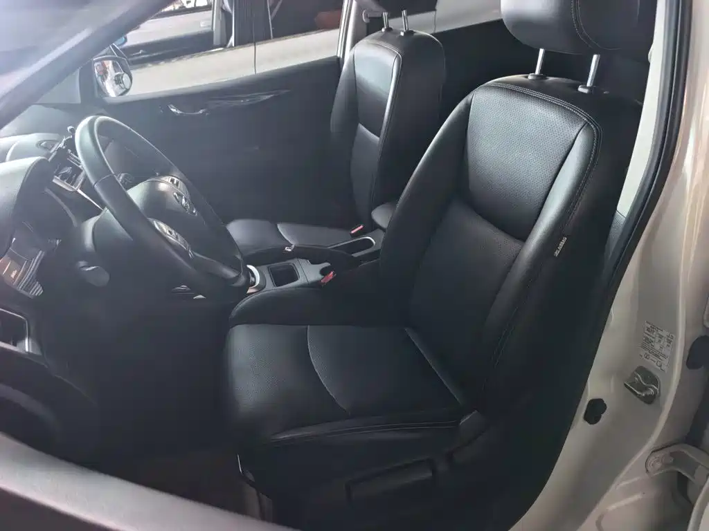 Nissan Tiida — миниатюра 14