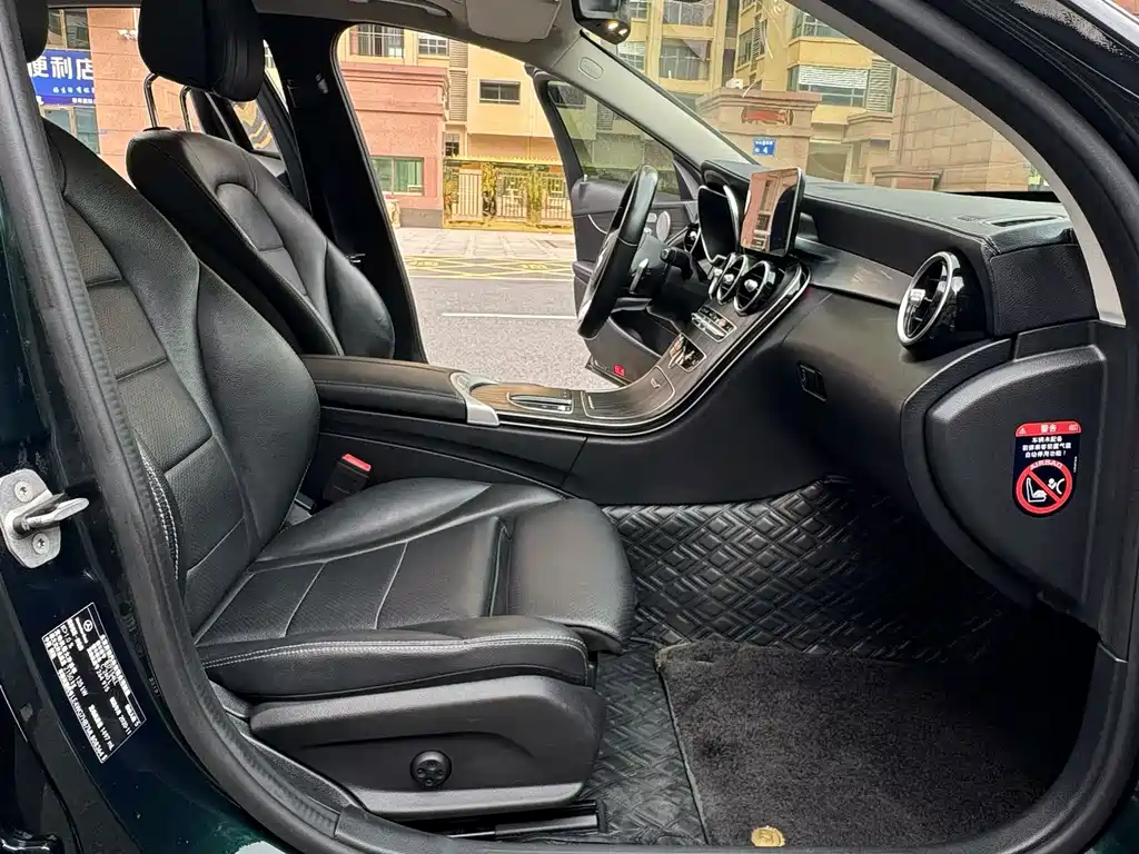 Mercedes-Benz C-Class — миниатюра 6