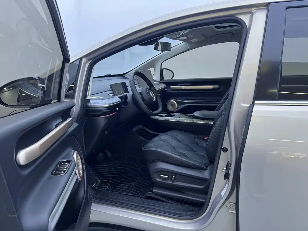Baojun Yunduo — миниатюра 18