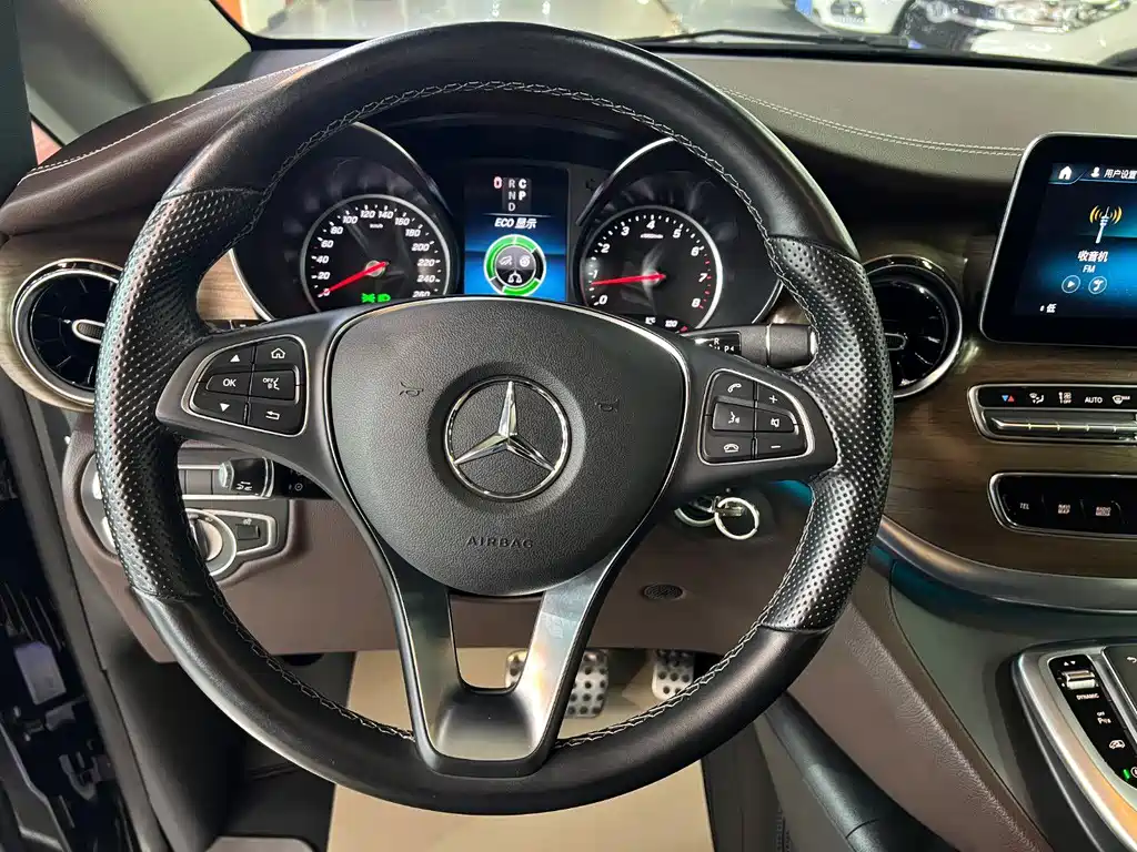 Mercedes-Benz V-Class — миниатюра 4
