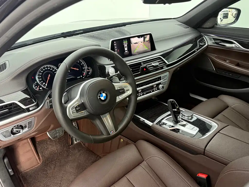 BMW 7 Series — миниатюра 14
