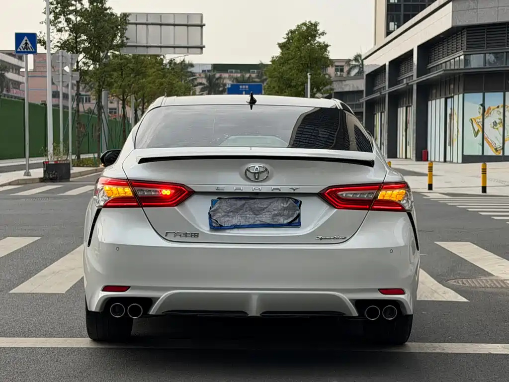 TOYOTA CAMRY