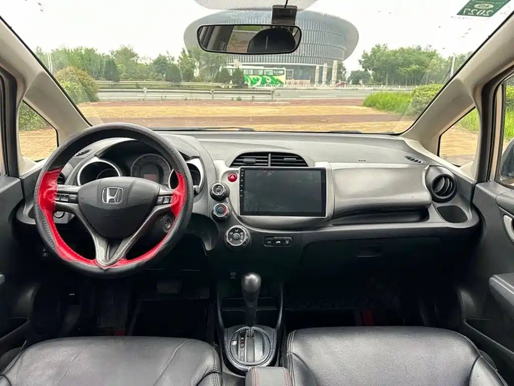 Honda Fit — миниатюра 9