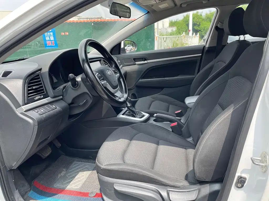 Hyundai Elantra — миниатюра 4