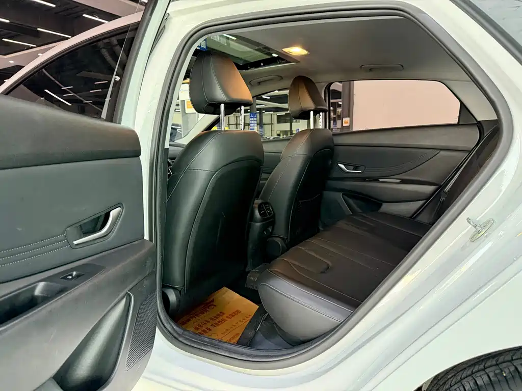 Hyundai Elantra — миниатюра 5