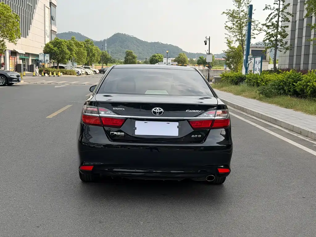 Toyota Camry — миниатюра 6