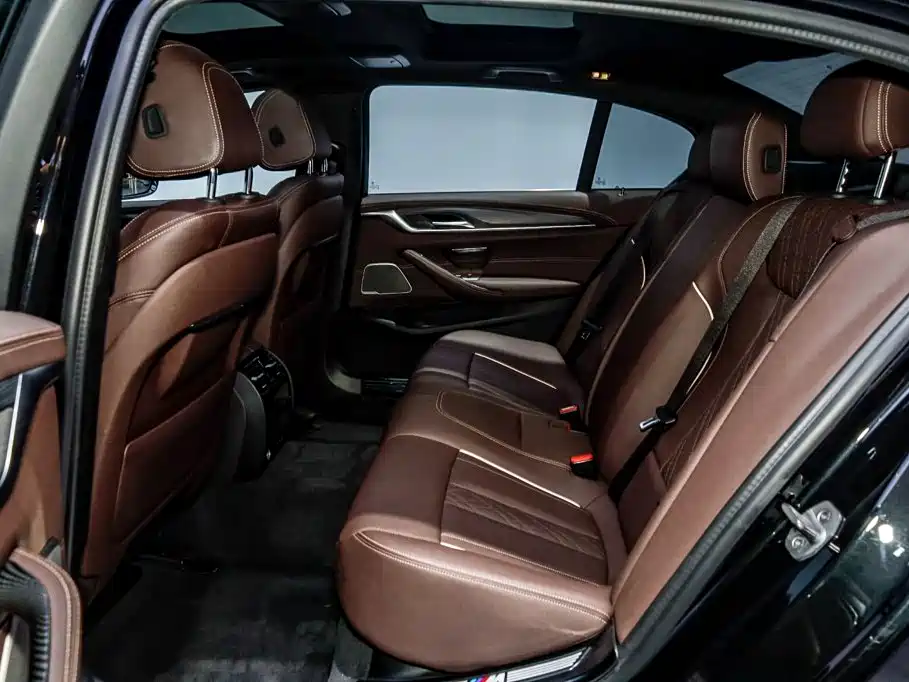 BMW 5 Series — миниатюра 10