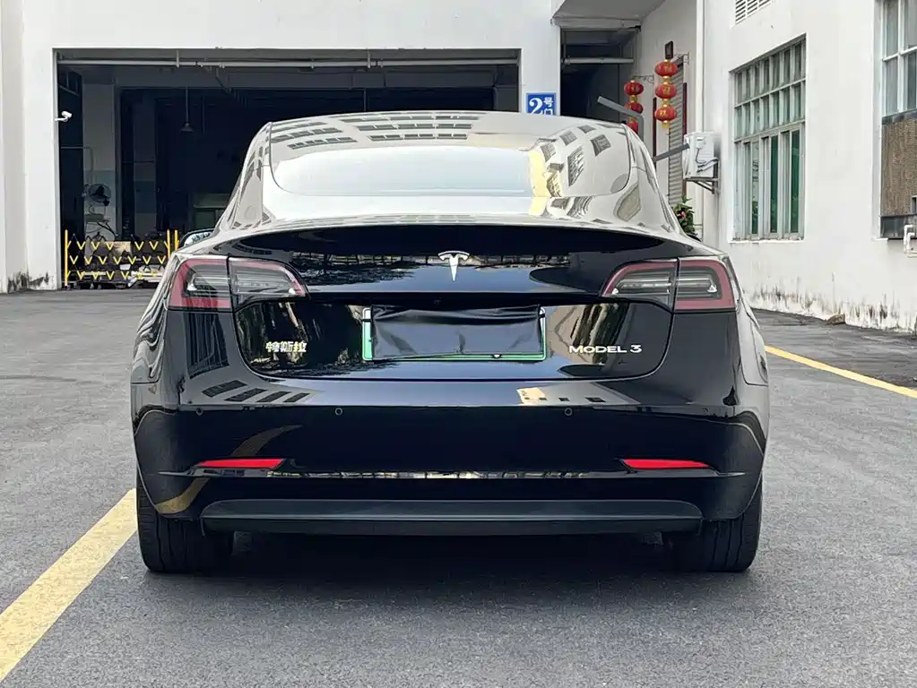 Tesla Model 3 — миниатюра 16
