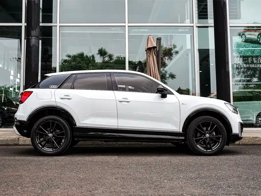 Audi Q2L - фото 5