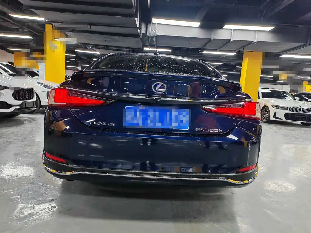 Lexus ES 2020 300h V