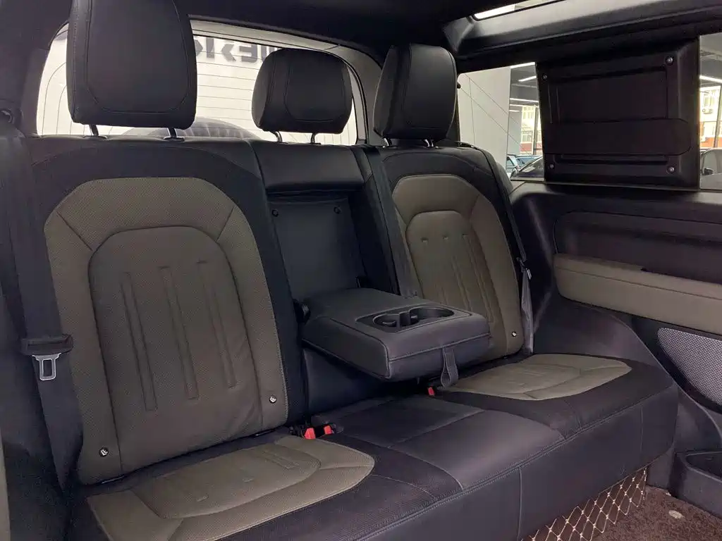 Land Rover Defender — миниатюра 18