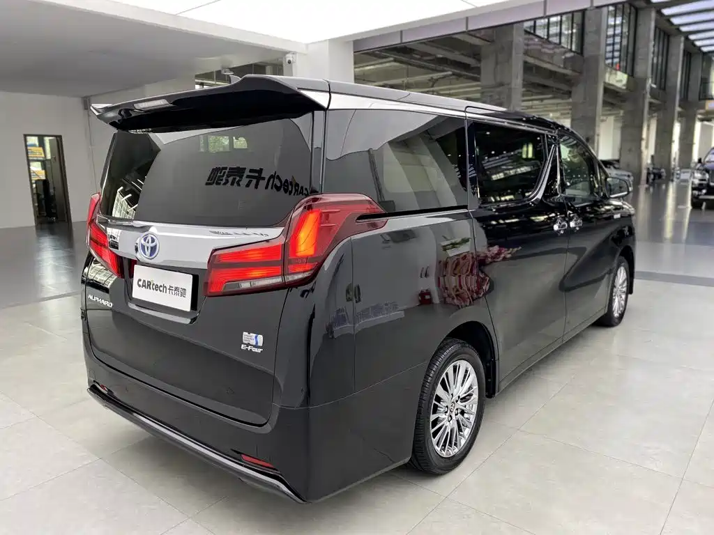 Toyota Alphard — миниатюра 13