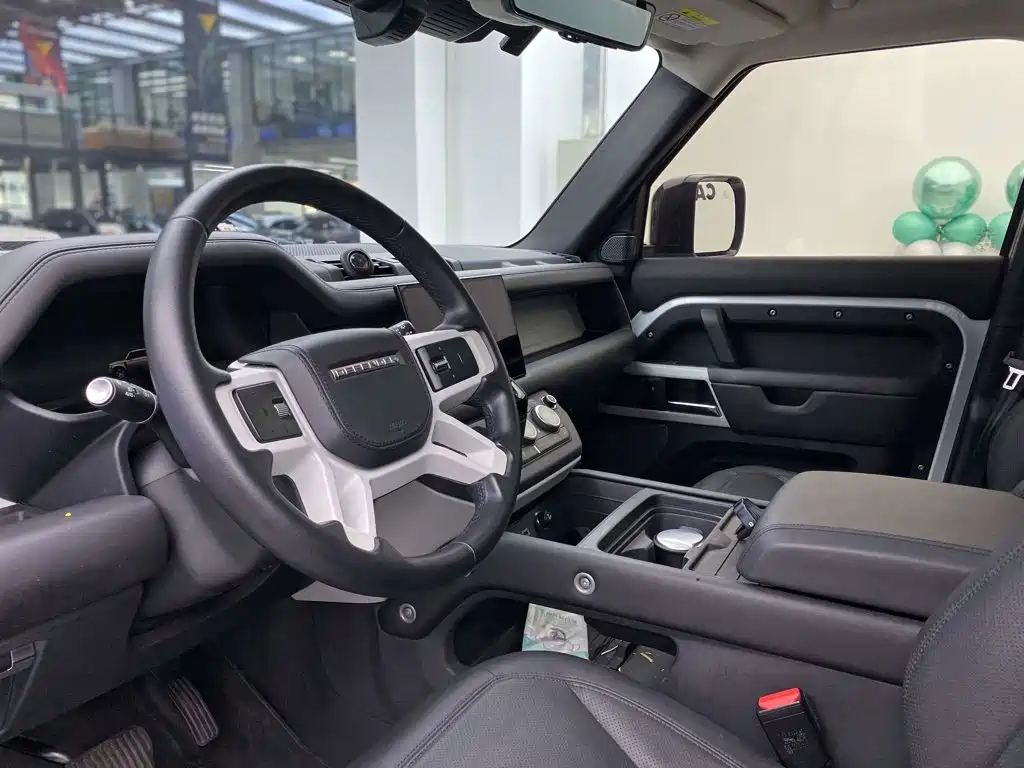 Land Rover Defender — миниатюра 10