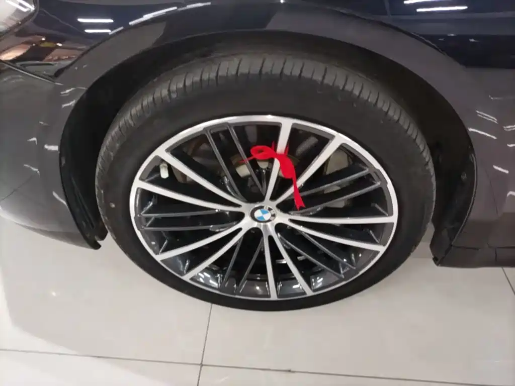 BMW 5 Series — миниатюра 23