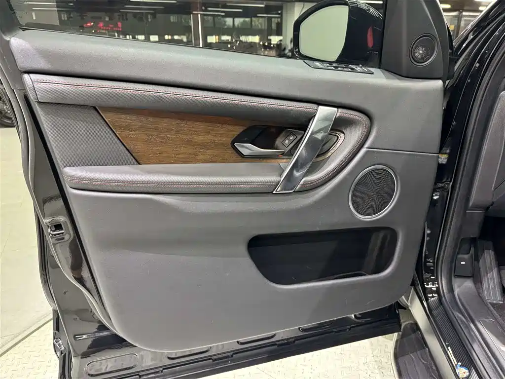 Land Rover Discovery Sport Hybrid — миниатюра 9