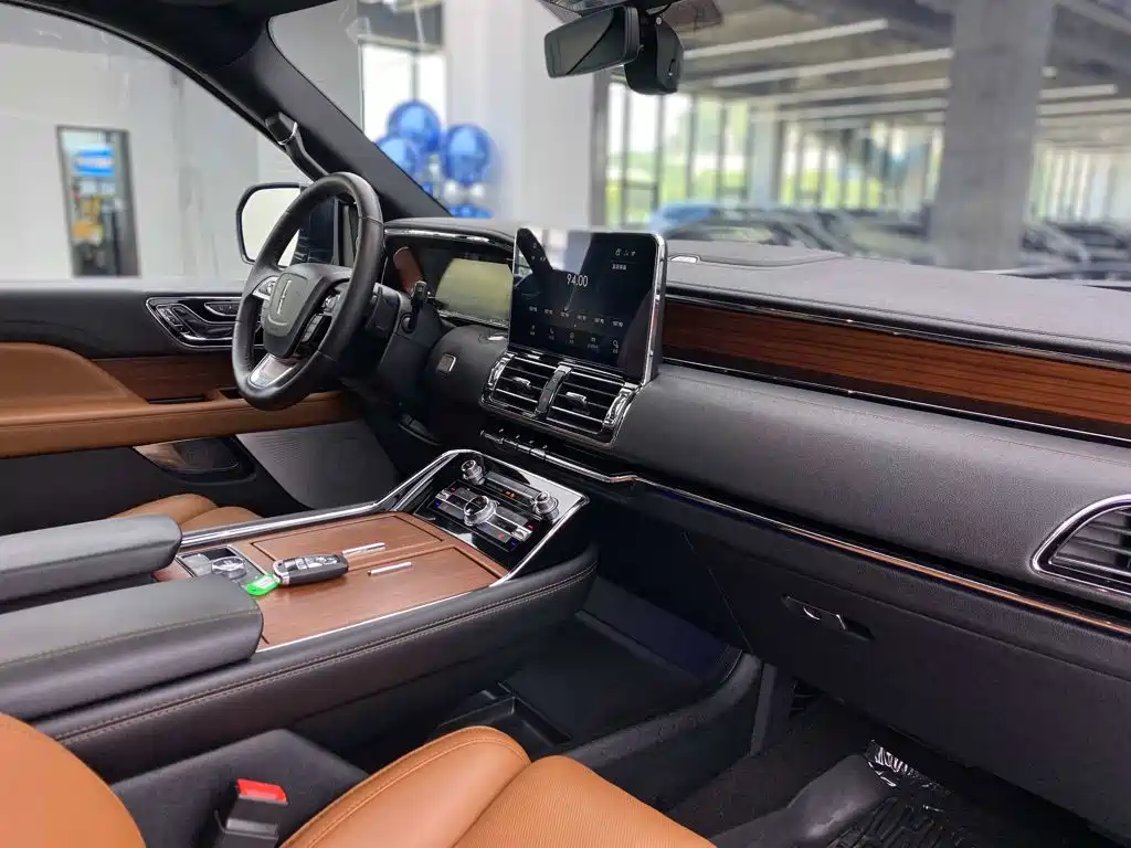 Lincoln Navigator — миниатюра 20