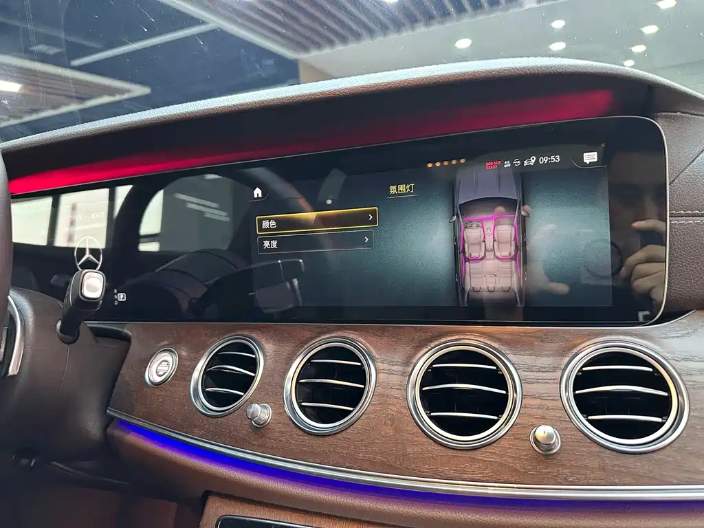 Mercedes-Benz E-Class — миниатюра 13