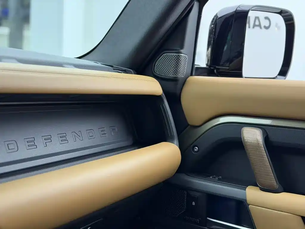 Land Rover Defender — миниатюра 38