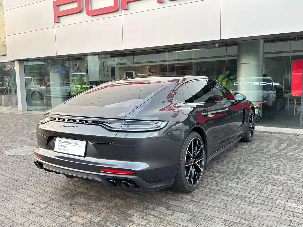 PORSCHE PANAMERA