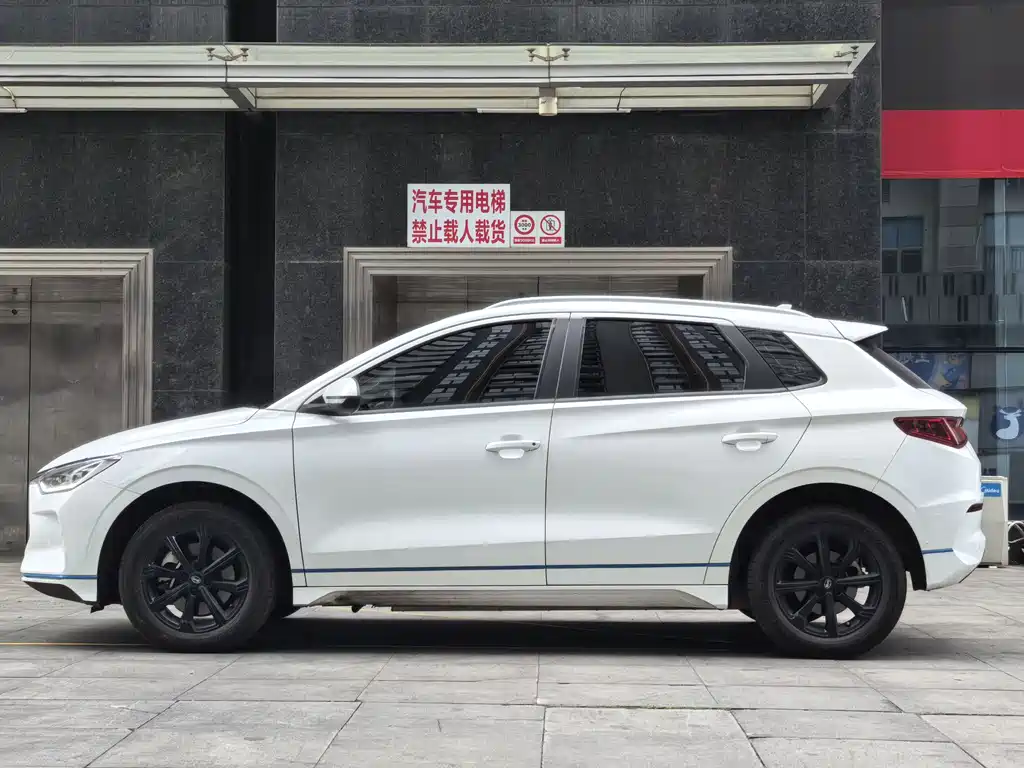 BYD E2