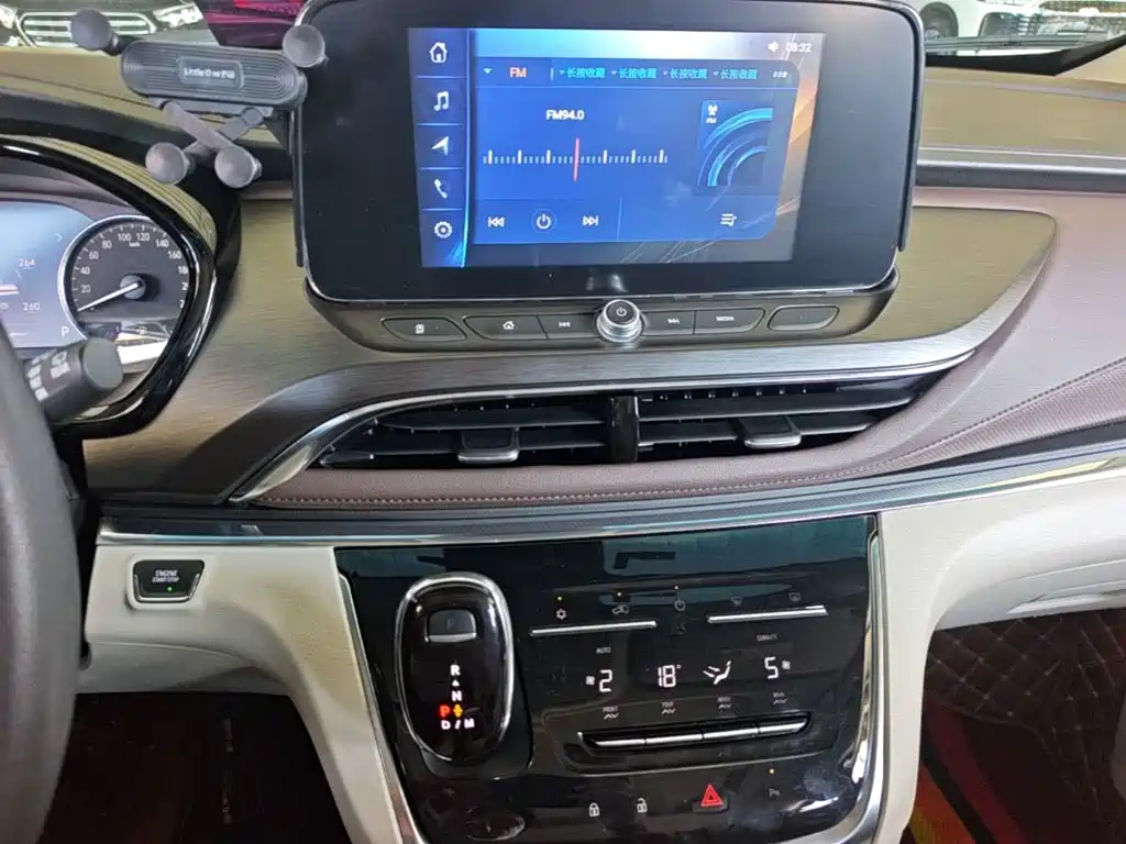 Buick GL8 — миниатюра 13