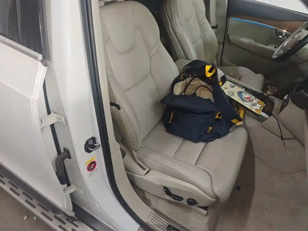 Volvo XC90 — миниатюра 25