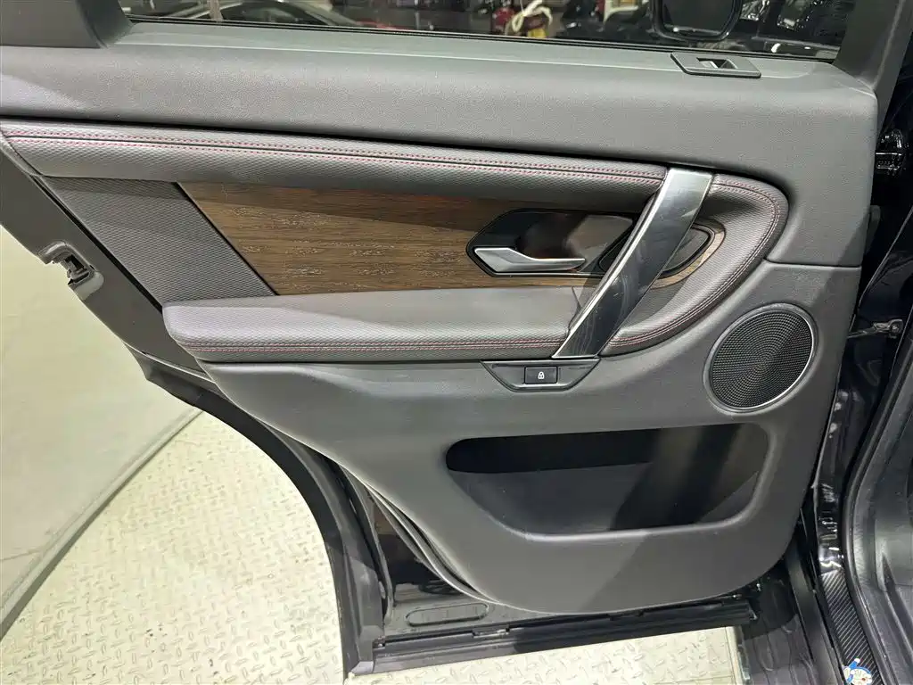 Land Rover Discovery Sport Hybrid — миниатюра 13