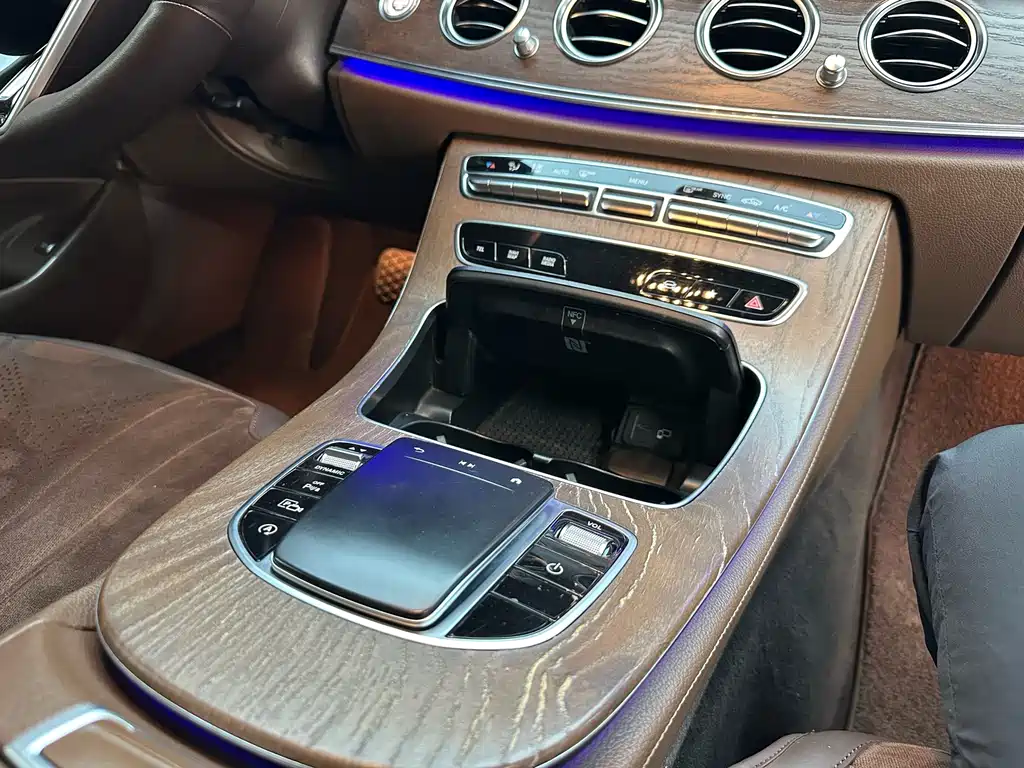 Mercedes-Benz E-Class — миниатюра 12