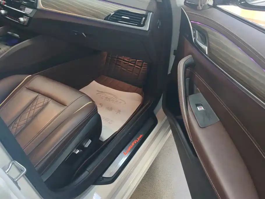BMW 5 Series — миниатюра 8