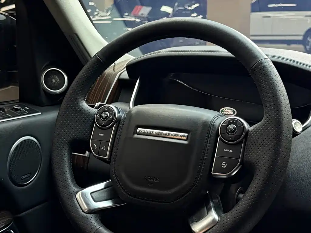 Land Rover Range Rover — миниатюра 5