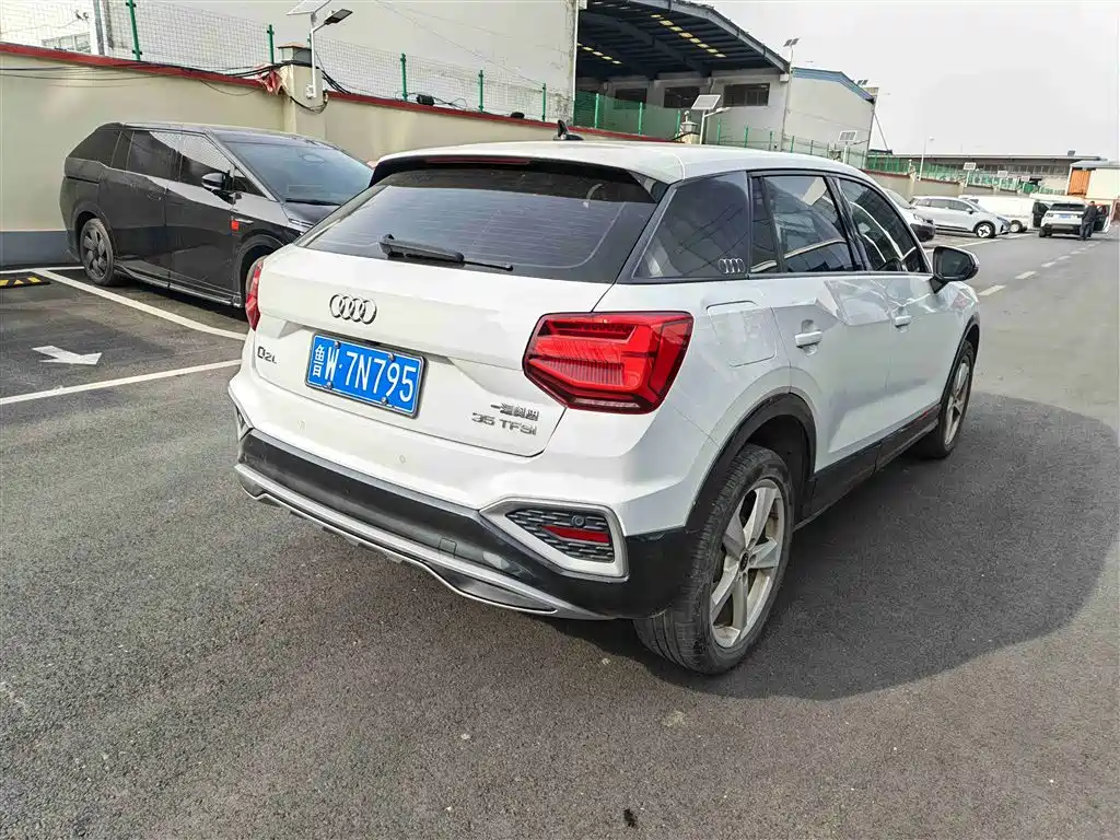 AUDI Q2L