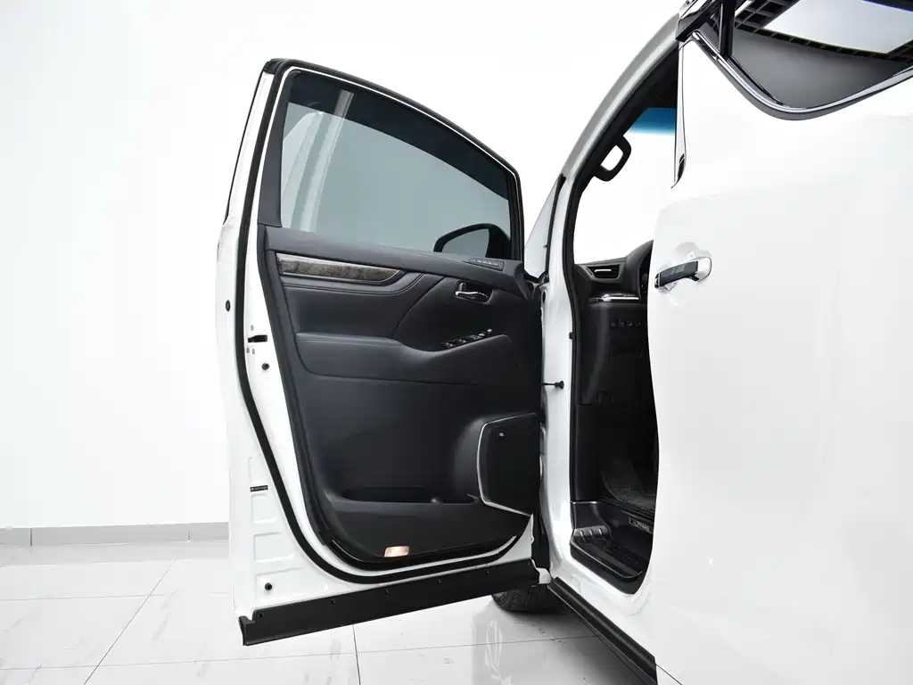 Toyota Alphard — миниатюра 20