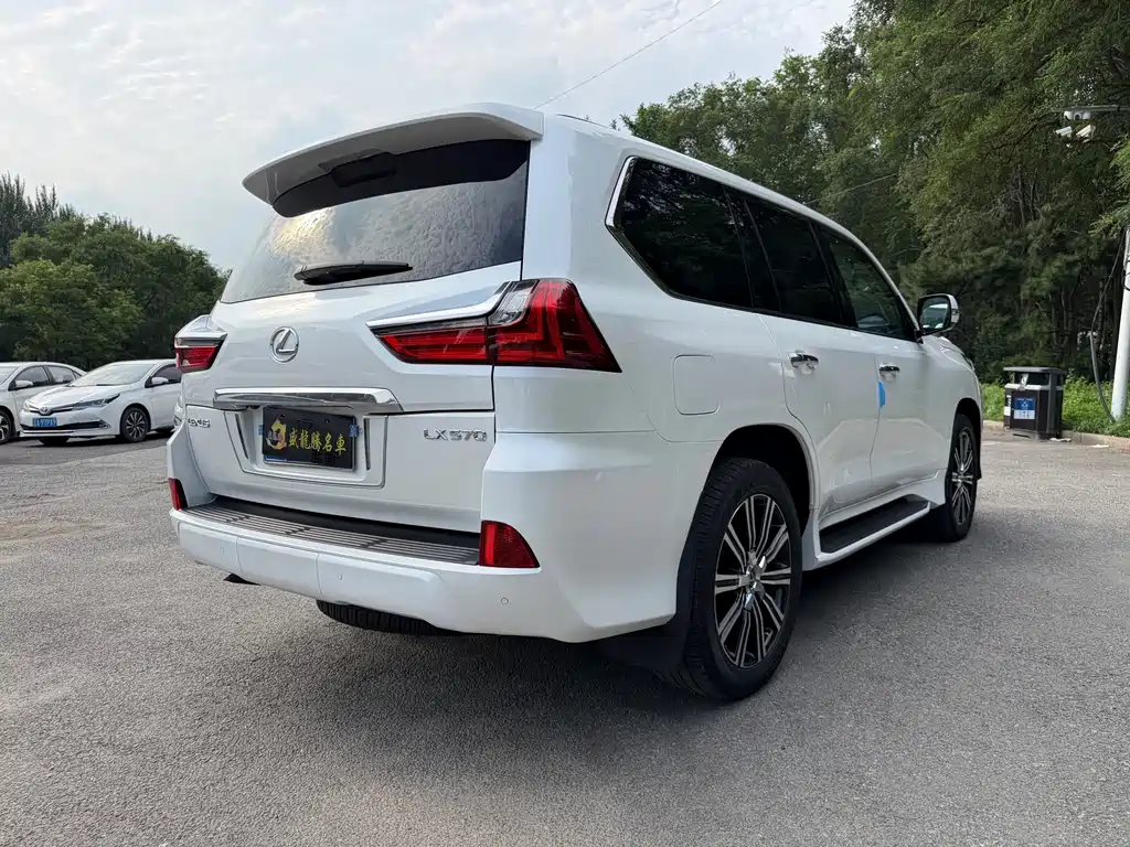 Lexus LX — миниатюра 4
