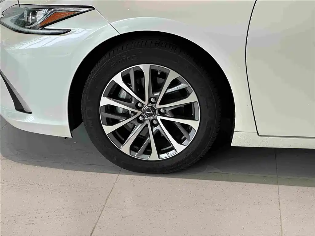 Lexus ES — миниатюра 22