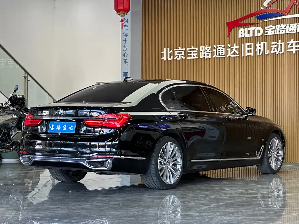 BMW 7 Series — миниатюра 6