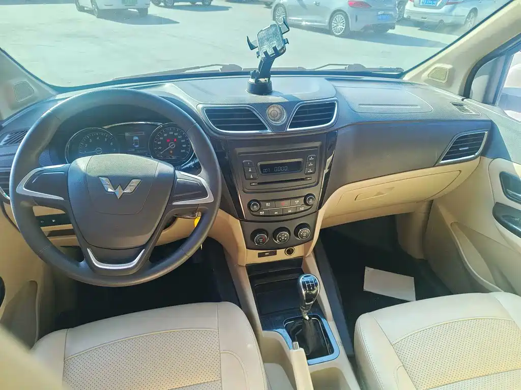 Wuling Hongguang — миниатюра 5